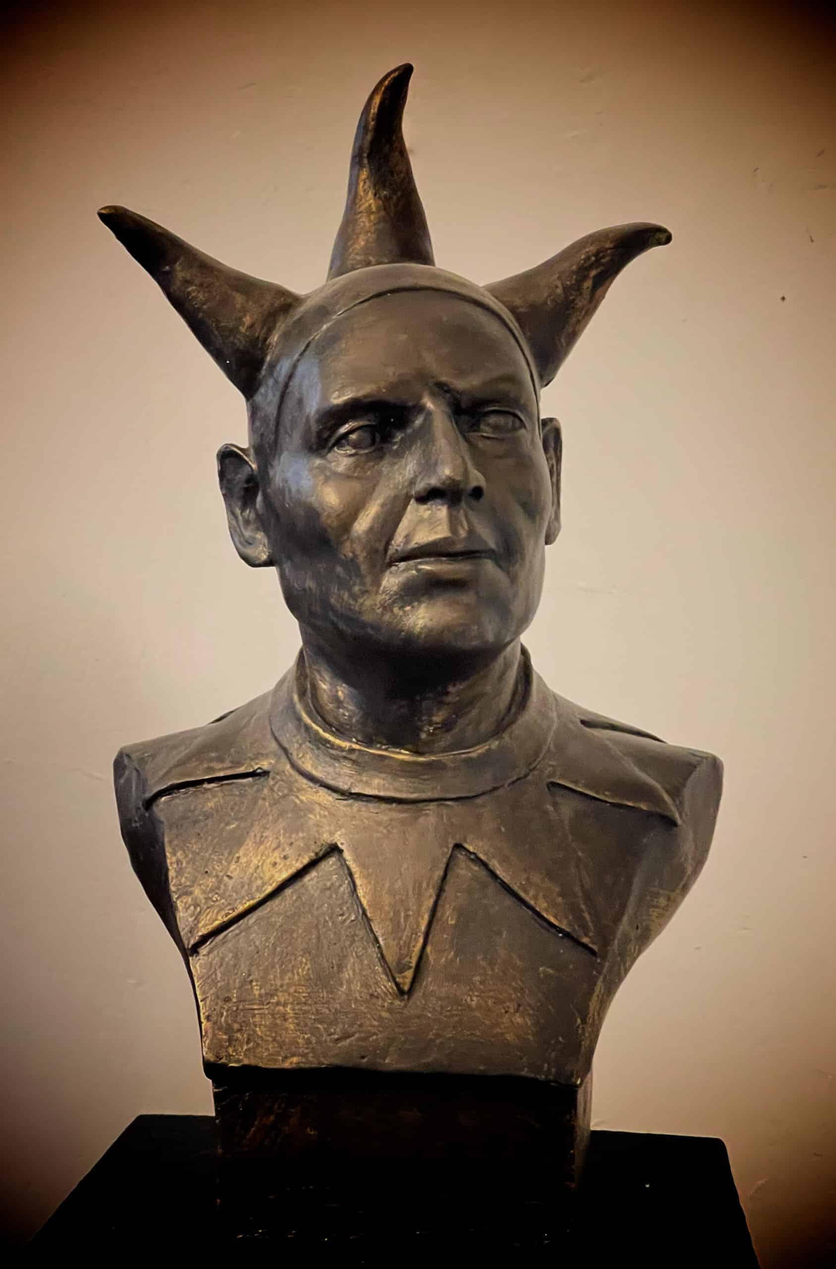 Frank Rekrut, "The Jester", Black resin with bronze patina, H62 x W32 x D22 cm, 2018