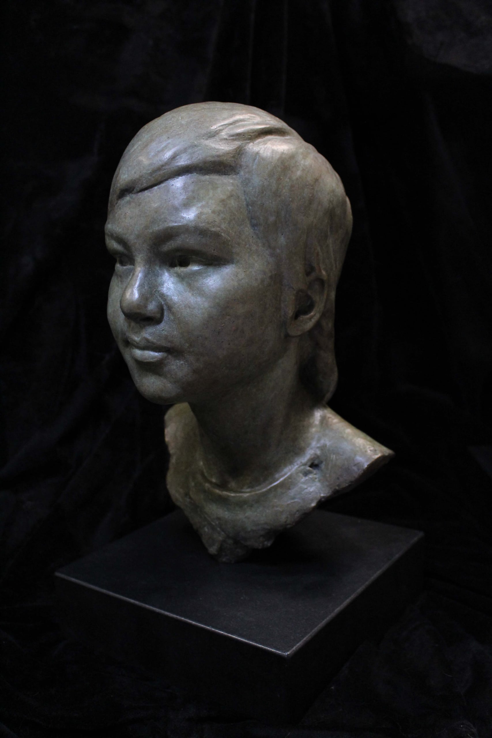Angèlica Arvylàs, Daniel Fukui, Bronze on marble base, Life size. Spain, 2019_Low