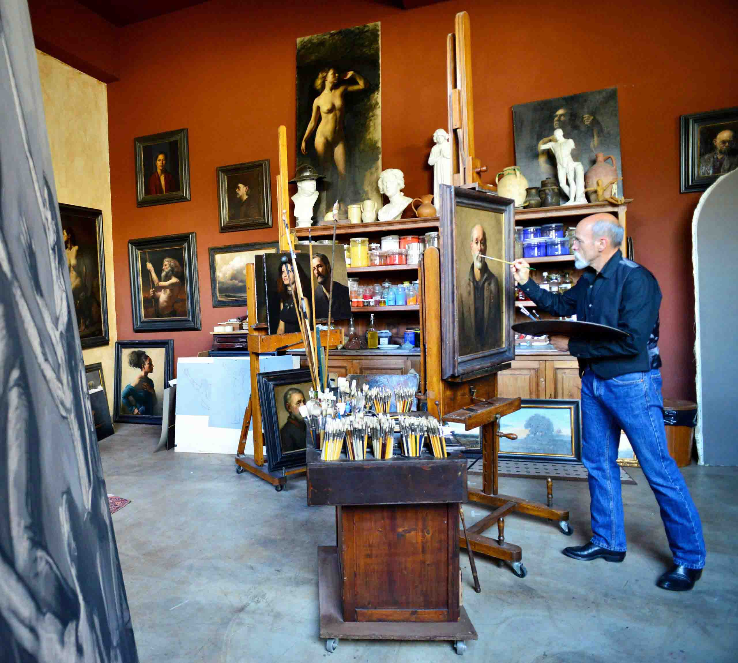 Daniel-Graves-painting-in-his-private-studio