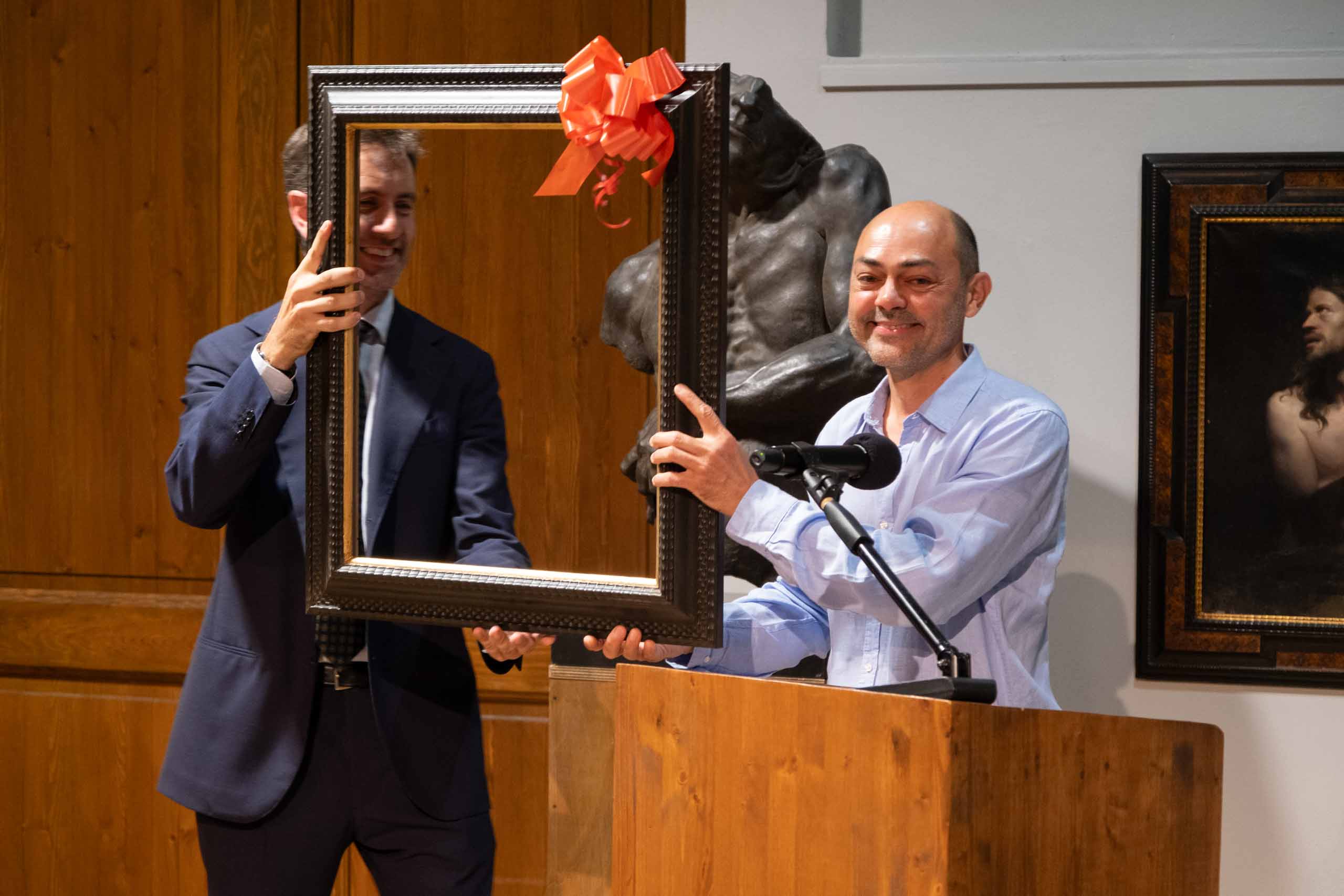 Academic Director, Tom Richards and Advanced Painting Program Director, Ramiro Sanchez award Jacques Viljoen for best Portrait with Hands