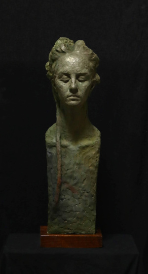 Thor Larsen, "Ylenia at Sleep", Resin, H60 x W18 x D19 cm, 2019, €600 Thor Larsen, "Ylenia at Sleep", Resin, H60 x W18 x D19 cm, 2019, €600