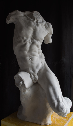 Marusia Nita, "Torso", Resin, 99x59x58 cm, 2018 Marusia Nita, "Torso", Resin, 99x59x58 cm, 2018