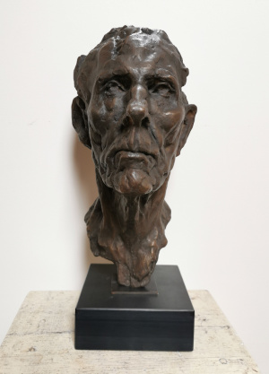 Valentina Zlatarova, "Ralph", Bronze, 45x25x25 cm, 2020 Valentina Zlatarova, "Ralph", Bronze, 45x25x25 cm, 2020