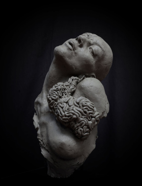 Ange Schmiert, Upside Down, Waterbased clay, 47 x 22 x 23 cm, 2019 - 3 Ange Schmiert, Upside Down, Waterbased clay, 47 x 22 x 23 cm, 2019 - 3