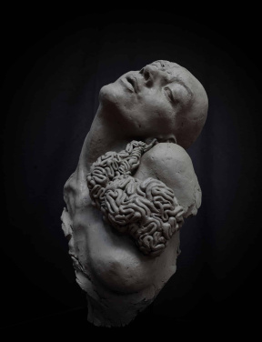 Ange Schmiert, Upside Down, Waterbased clay, 47 x 22 x 23 cm, 2019 - 3 Ange Schmiert, Upside Down, Waterbased clay, 47 x 22 x 23 cm, 2019 - 3