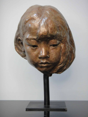 Chen, My Little Niece, Bronze, 35x35 cm, 2020 Chen, My Little Niece, Bronze, 35x35 cm, 2020