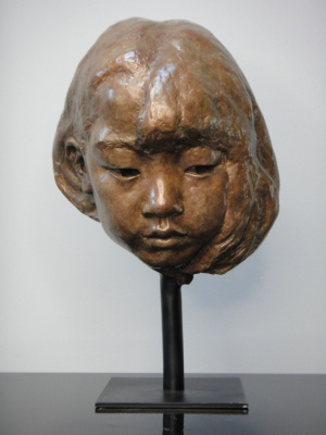 Chen, My Little Niece, Bronze, 35x35 cm, 2020 Chen, My Little Niece, Bronze, 35x35 cm, 2020