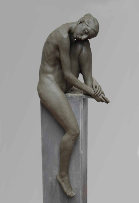 Jana Büttner, Reflection, Clay, 3-4 life size, 2021 Jana Büttner, Reflection, Clay, 3-4 life size, 2021