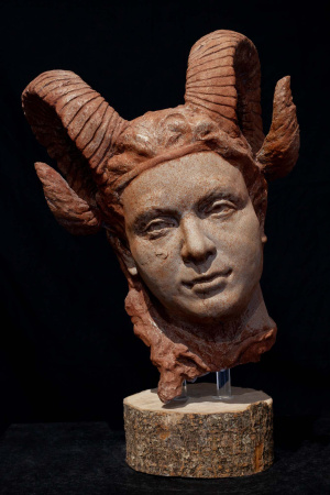 Octavio Palomino "Satyress", Patined plaster, H50 x W35 x D25 cm, 2019. Octavio Palomino "Satyress", Patined plaster, H50 x W35 x D25 cm, 2019.